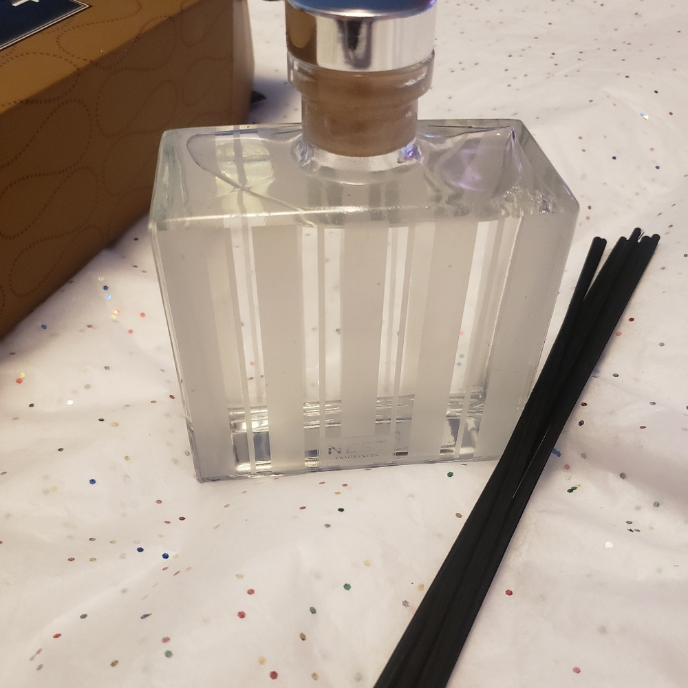 Nest Morrocan Amber Reed diffuser - Picture 4 of 4